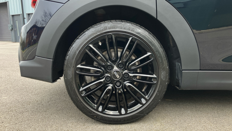 MINI Hatchback 1.5 Cooper Exclusive 5dr Auto [Comfort/Nav Pack] Petrol Hatchback